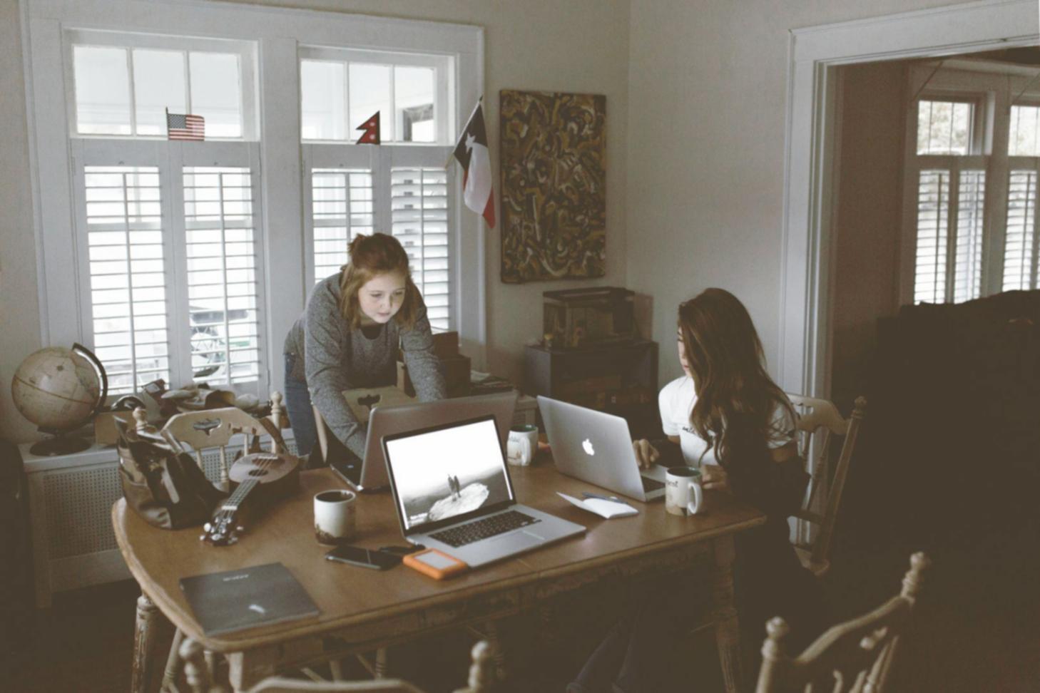 Análisis de proyecciones financieras y modelos de valoración empresarial